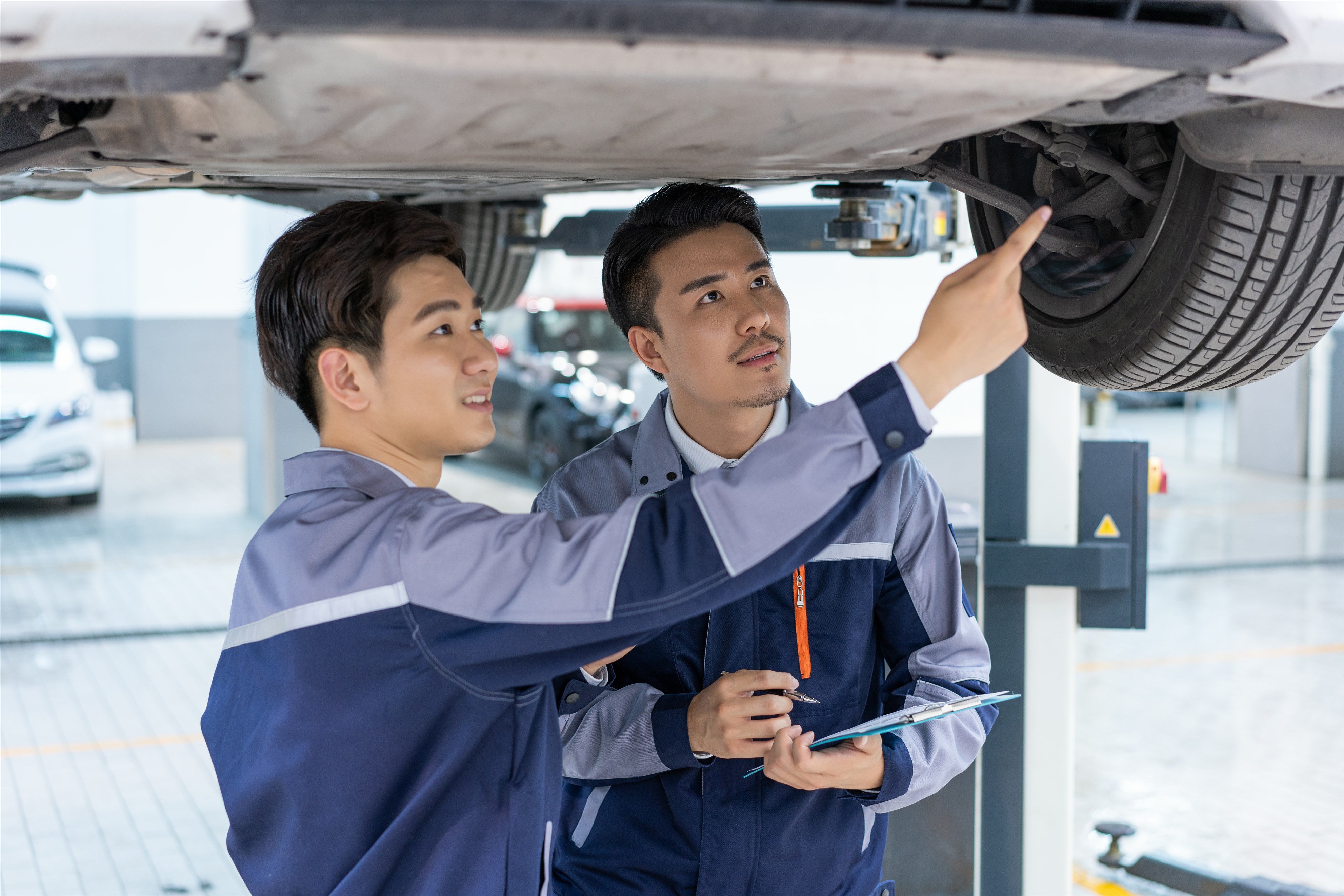 新能源汽車專用維修設備與工具